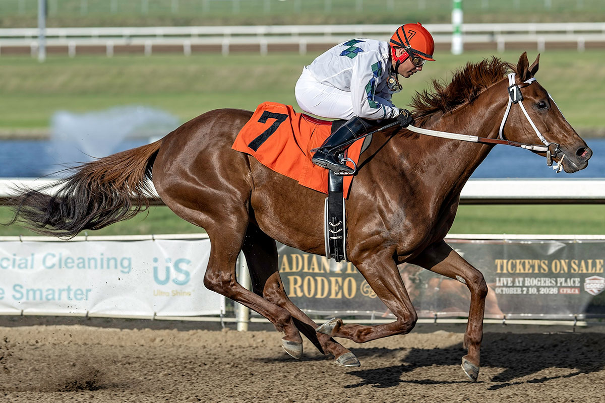 Avana and Reyes at the wire in the Redtail Landing Stake